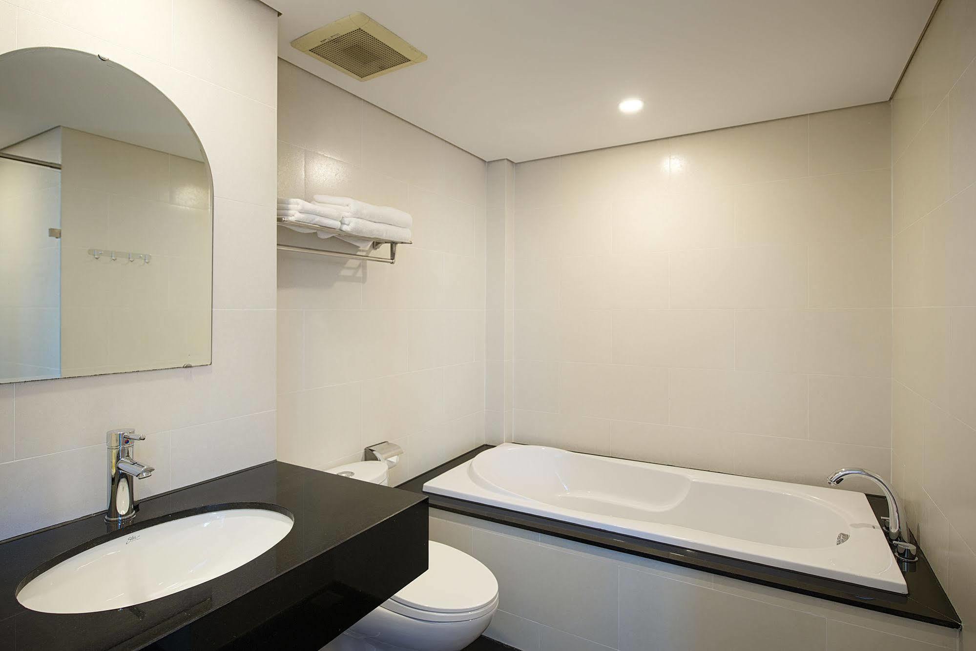 הו צ'י מין סיטי Ccentral Hotel Bui Vien מראה חיצוני תמונה